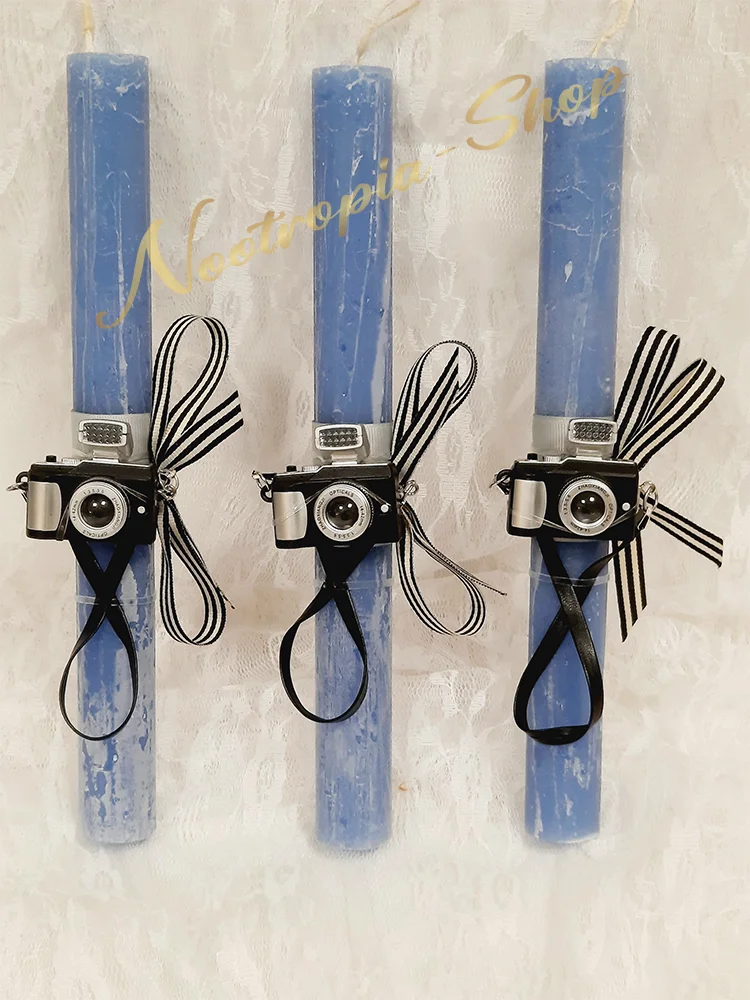 Ανακαλύψτε τη χειροποίητη πασχαλινή λαμπάδα με μινιατούρα φωτογραφικής μηχανής στο Nootropia Shop. Πρωτότυπη λαμπάδα για ζευγάρι & λάτρεις της φωτογραφίας.